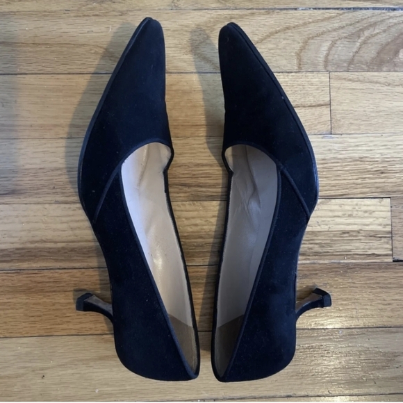 Manolo Blahnik Black Suede Pointed Kitten Heel Shoes - Picture 5 of 7
